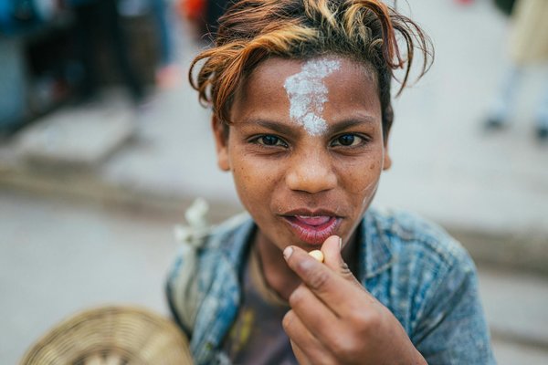 Les Médias Sociaux en Politique : Décryptage de l'Usage Stratégique par les Politiciens