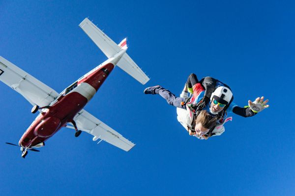 Top 5 raisons de plonger dans le saut en parachute